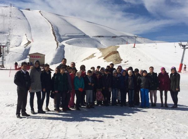 Okulumuz Belediyemizin Düzenlediği Yedikuyular Kayak Merkezine Geziye Katıldı